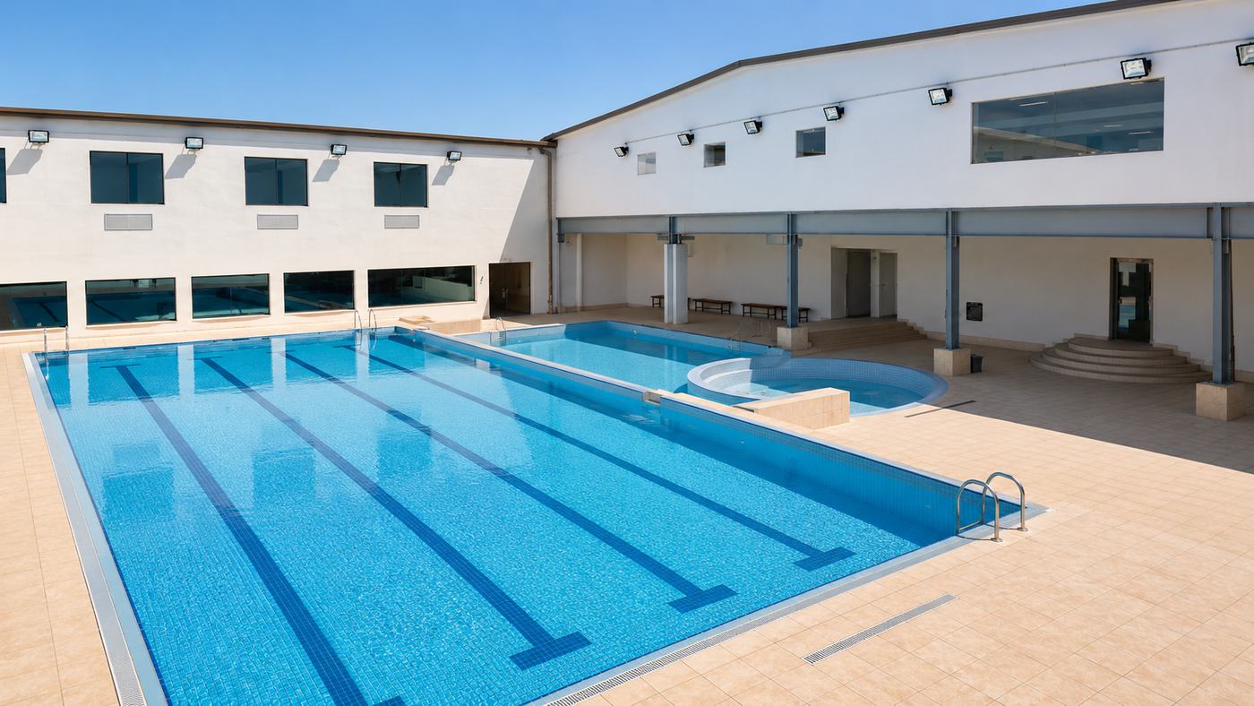 The outdoor pool at Sporti Al-Khobar